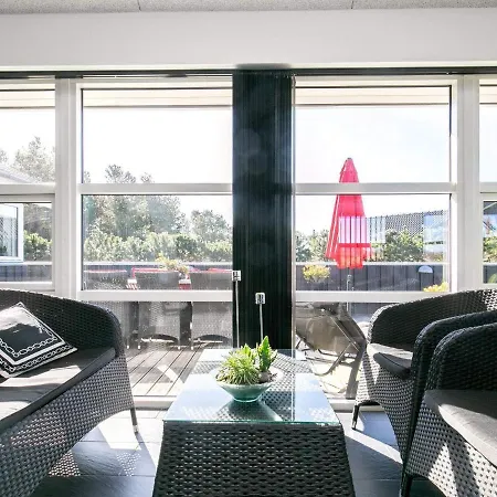Three-bedroom Holiday In 51 Blåvand
