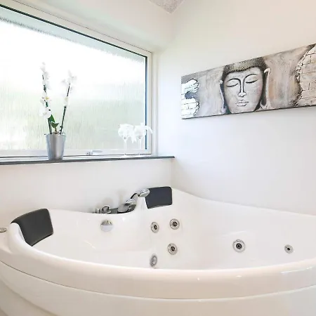 Three-bedroom Holiday In 51 Blåvand