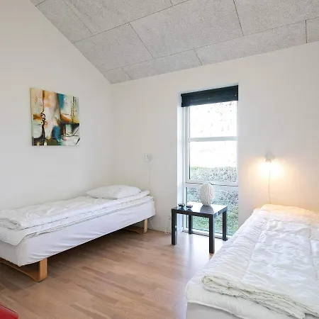 Three-bedroom Holiday In 51