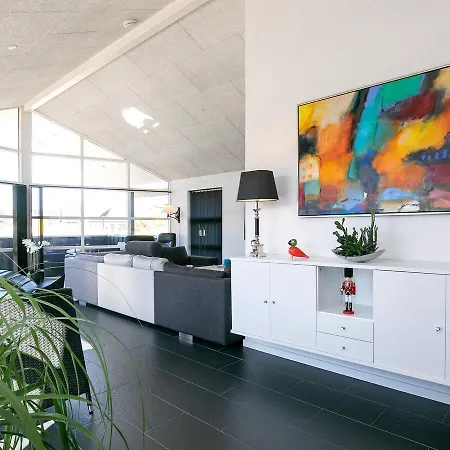 Feriehus Three-bedroom Holiday In 51