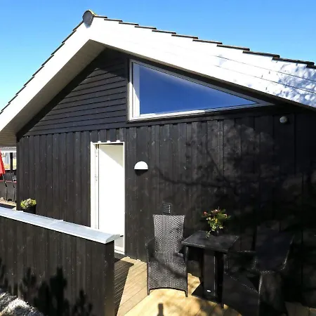 Three-bedroom Holiday In 51