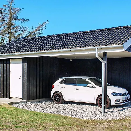 Three-bedroom Holiday In 51 *